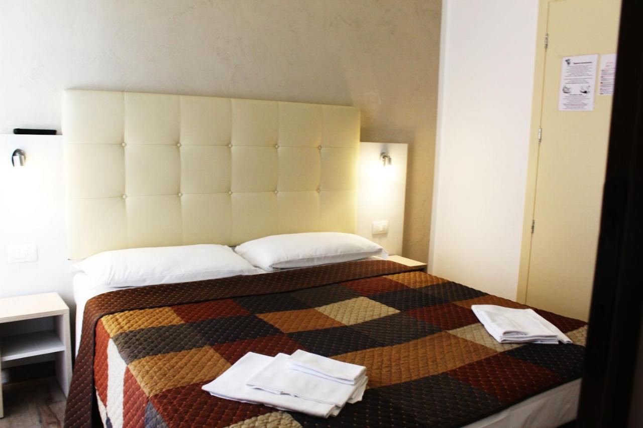 Hotel Luna Rimini Exterior foto