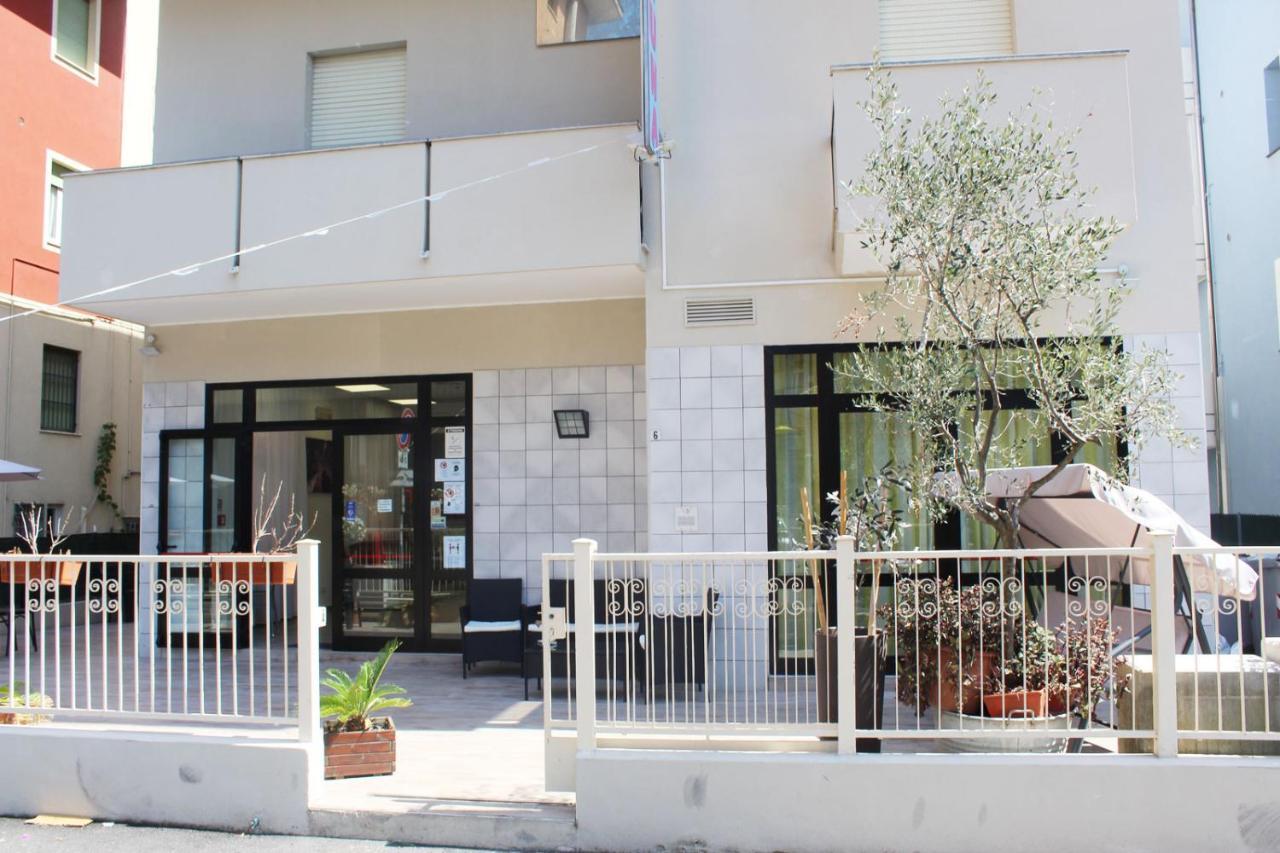 Hotel Luna Rimini Exterior foto