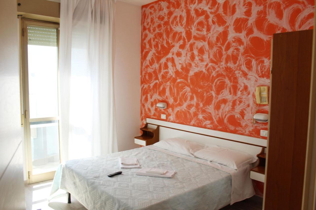 Hotel Luna Rimini Exterior foto